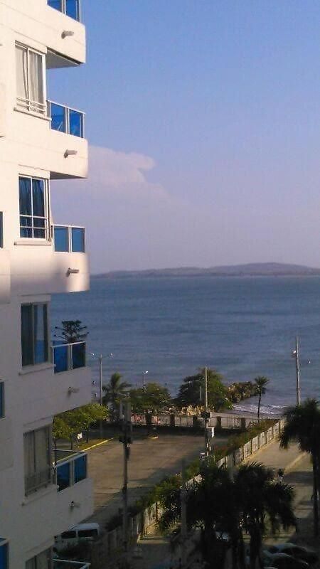 Entire Oceanfront Apartamento *